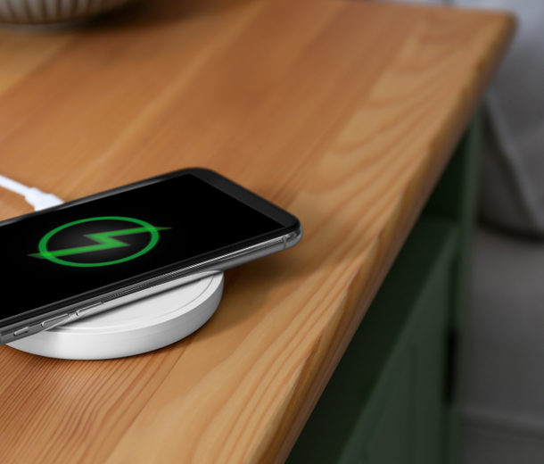 Benefits of Using a Wireless Charging Dock Station at Your Bedside